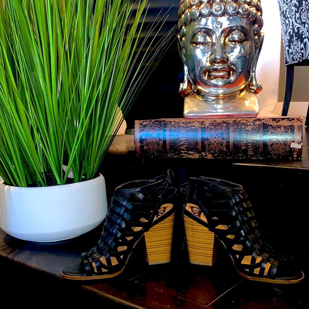 🛑SOLD🛑 Fergalicious heels - Picture 3 of 4